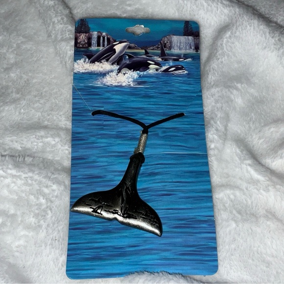 COPY - SEAWORLD WHALE TAIL NECKLACE WITH CORD BRAND NEW - Picture 2 of 15